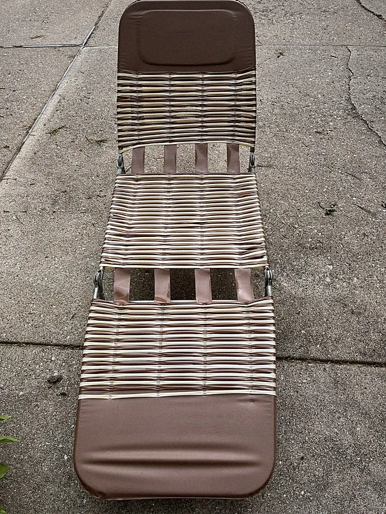 Vintage Tri Folding Jelly Tube Chaise Lounge Lawn Beach Chair Brown